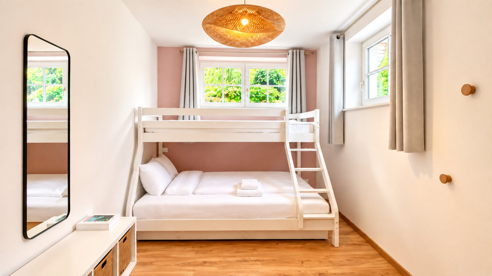 SEEZEIT Ferienwohnungen am Mühlbach – Apartment mit 2 Schlafzimmern: Zweites Schlafzimmer mit Familien-Etagenbett