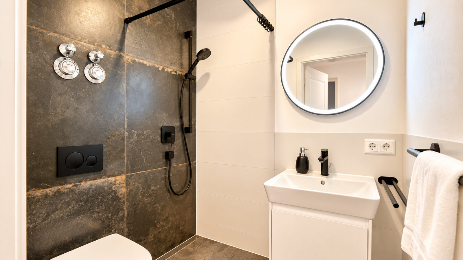 SEEZEIT Ferienwohnungen am Mühlbach – Apartment mit 2 Schlafzimmern: Zweites Badezimmer mit Dusche