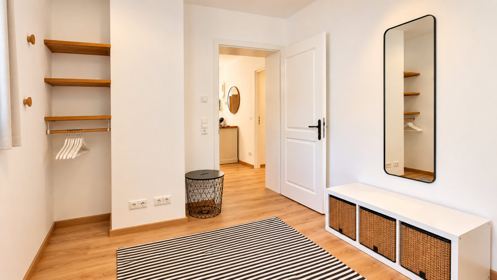 SEEZEIT Ferienwohnungen am Mühlbach – Apartment mit 2 Schlafzimmern: Eingangsbereich mit Garderobe