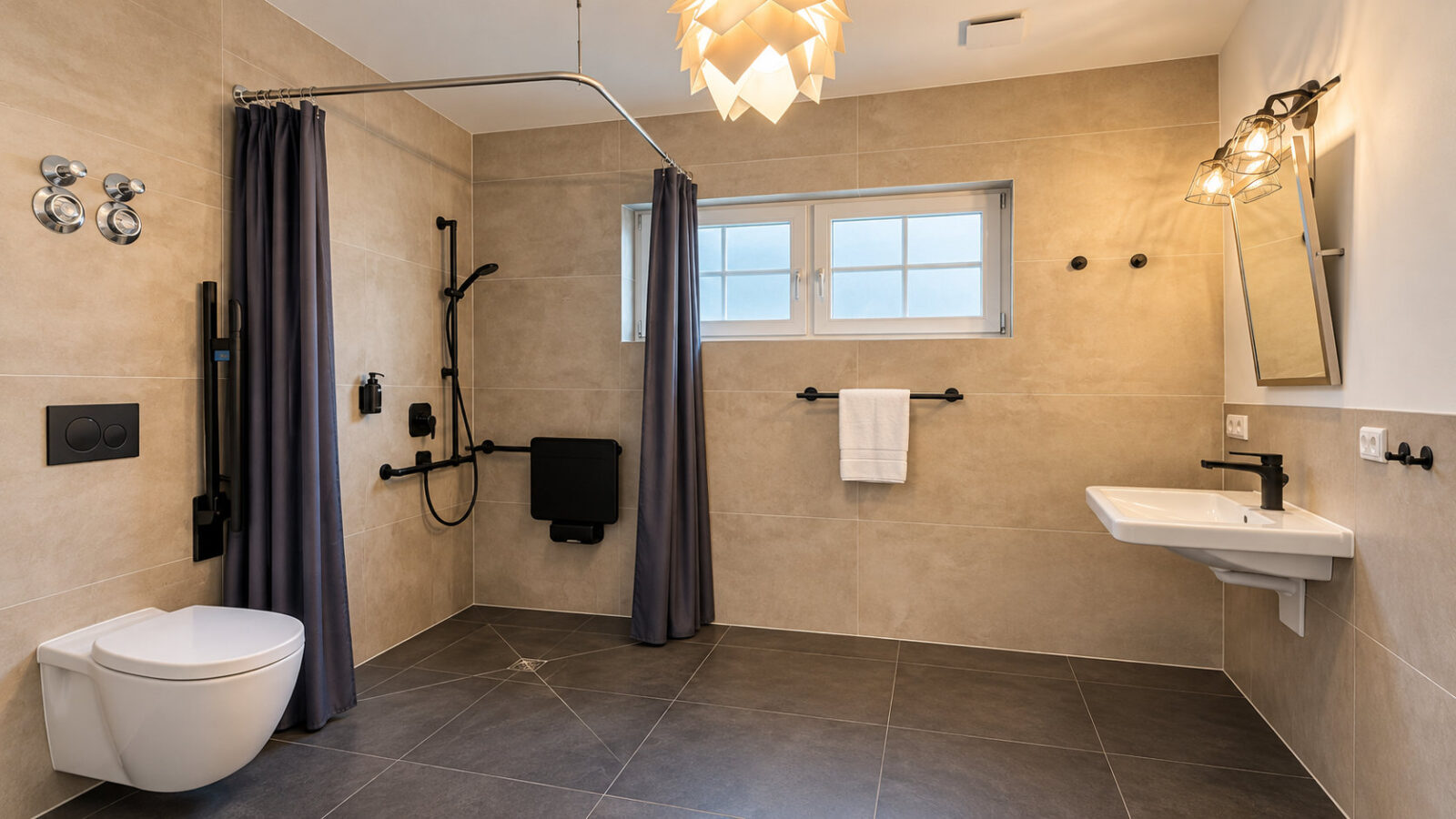SEEZEIT Mühlbach Studio – Barrierearmes Badezimmer mit bodengleicher Dusche SEEZEIT Ferienwohnungen am Mühlbach – Studio Apartment: Barrierearmes Badezimmer mit bodengleicher Dusche